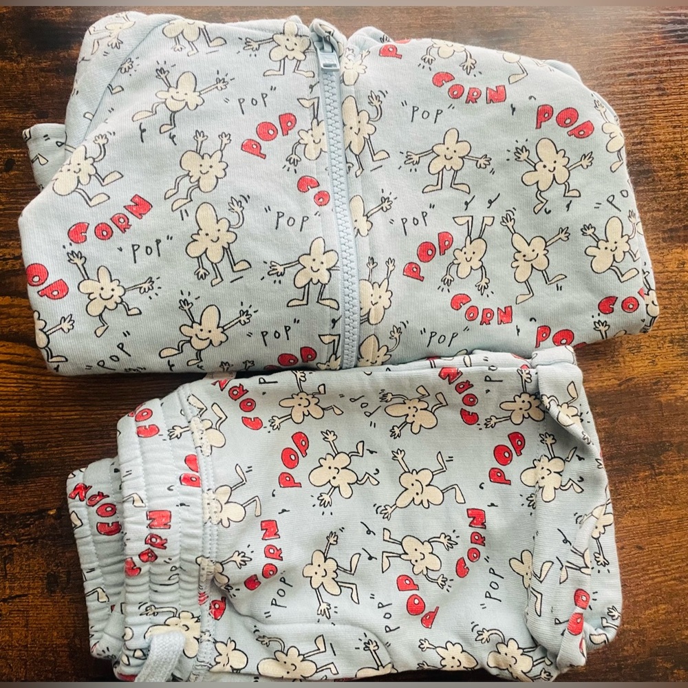 Stella McCartney Kids
popcorn-print cotton shorts and jacket